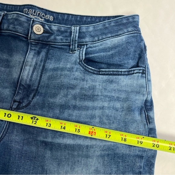 MAURICES Women’s Blue Jeans Sz Large (10-12) High-Rise Shark Bite Frayed Leg - Picture 9 of 13